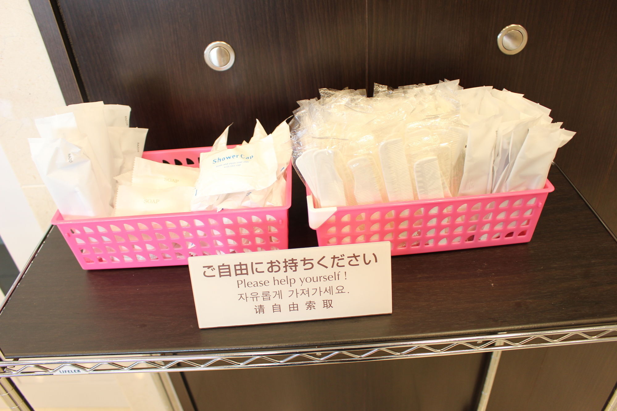 Toyoko Inn Tokyo Shinagawa-Eki Takanawa-Guchi Buitenkant foto